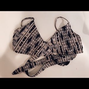 REVERSIBLE TO BLACK L*SPACE WRAP TOP BIKINI